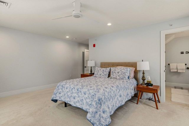 114 Saratoga Way Apt 1, Portsmouth, NH 03801