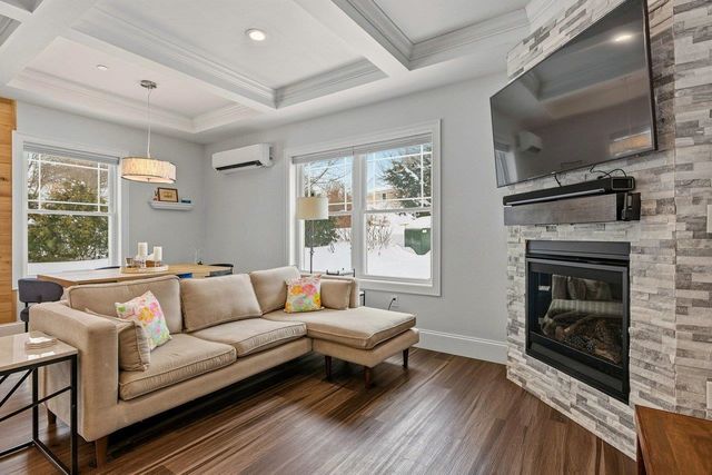 114 Saratoga Way Apt 1, Portsmouth, NH 03801