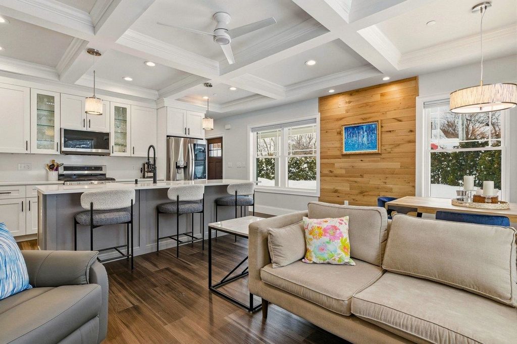 114 Saratoga Way Apt 1, Portsmouth, NH 03801