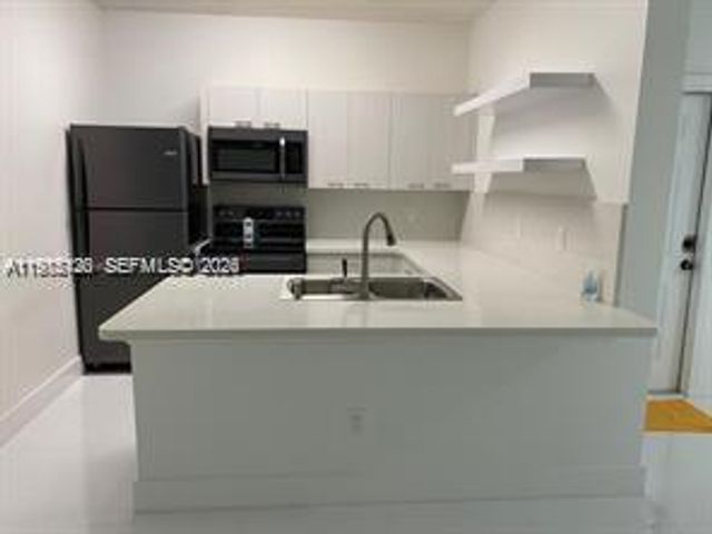 18328 NW 68th Ave I, Hialeah, FL 33015