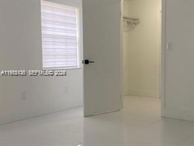 18328 NW 68th Ave I, Hialeah, FL 33015