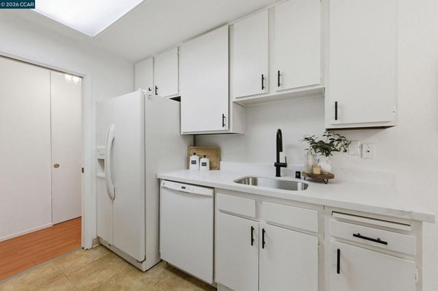 389 Belmont Street 103, Oakland, CA 94610
