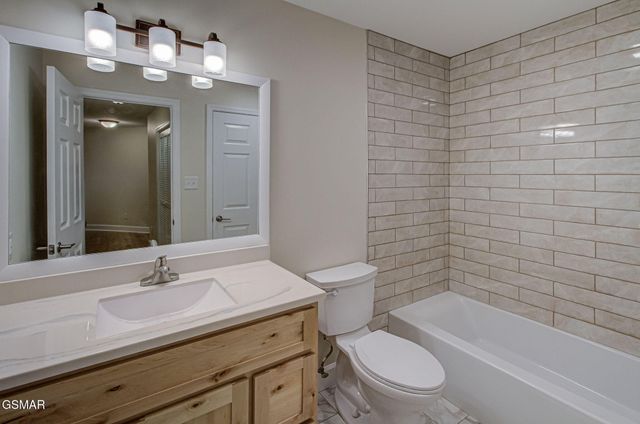 383 Paine Lake Drive, Sevierville, TN 37862