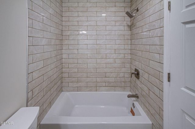 383 Paine Lake Drive, Sevierville, TN 37862