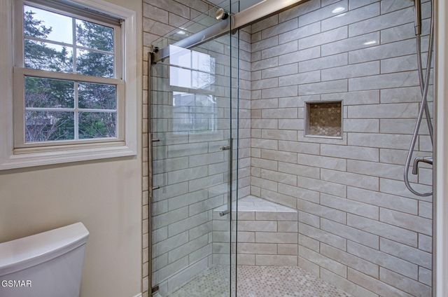 383 Paine Lake Drive, Sevierville, TN 37862