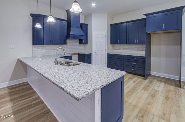 383 Paine Lake Drive, Sevierville, TN 37862