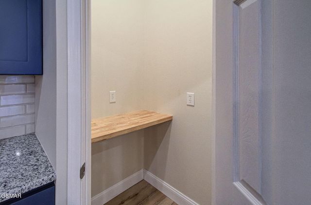 383 Paine Lake Drive, Sevierville, TN 37862