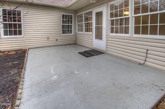 383 Paine Lake Drive, Sevierville, TN 37862