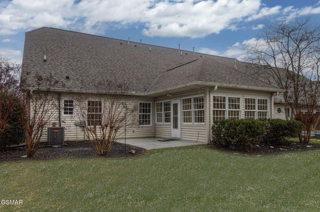 383 Paine Lake Drive, Sevierville, TN 37862