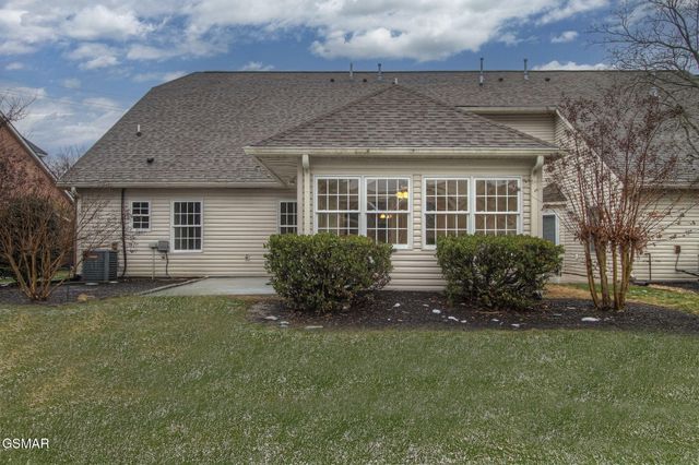 383 Paine Lake Drive, Sevierville, TN 37862