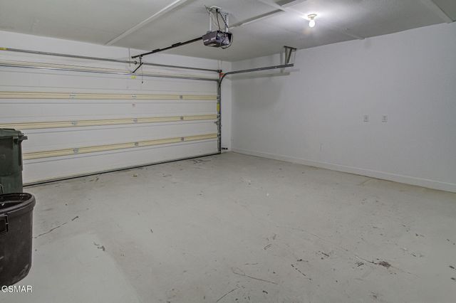 383 Paine Lake Drive, Sevierville, TN 37862