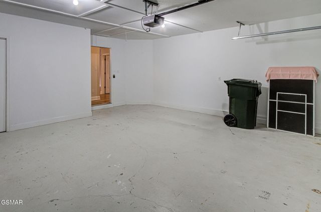 383 Paine Lake Drive, Sevierville, TN 37862