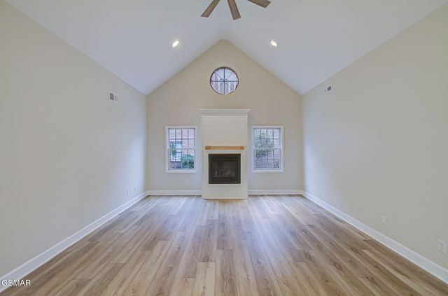 383 Paine Lake Drive, Sevierville, TN 37862