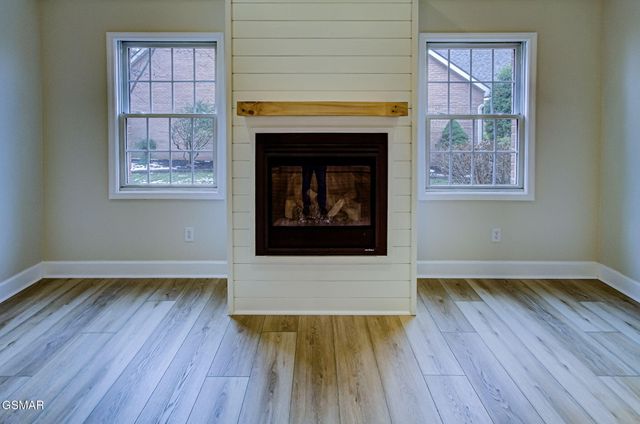 383 Paine Lake Drive, Sevierville, TN 37862