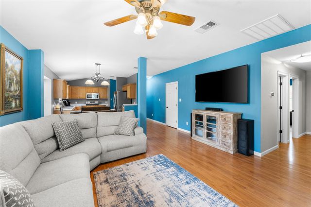 3555 Rock Shelf LN, Round Rock, TX 78681