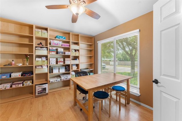 3555 Rock Shelf LN, Round Rock, TX 78681