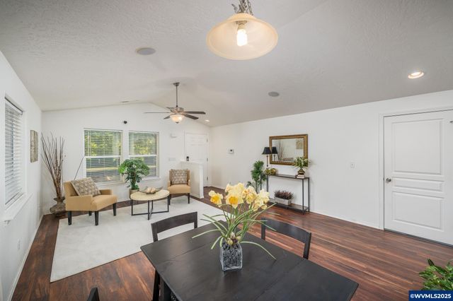 4898 Holly St, Springfield, OR 97478