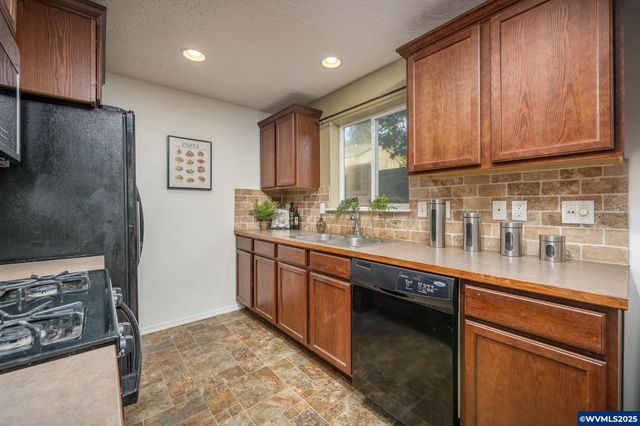 4898 Holly St, Springfield, OR 97478