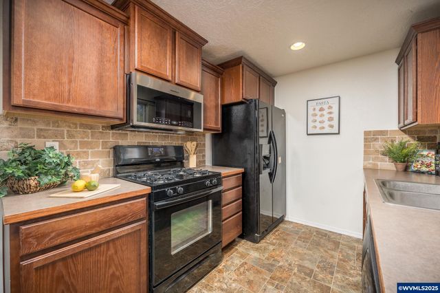 4898 Holly St, Springfield, OR 97478