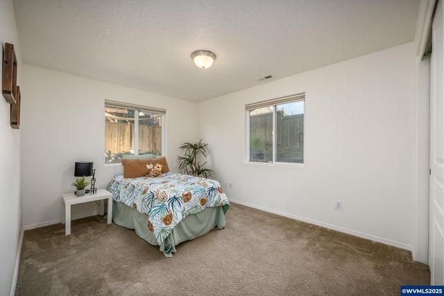 4898 Holly St, Springfield, OR 97478