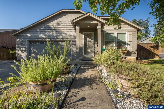 4898 Holly St, Springfield, OR 97478