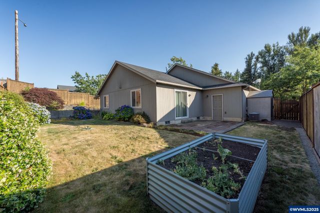 4898 Holly St, Springfield, OR 97478