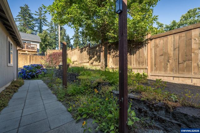 4898 Holly St, Springfield, OR 97478