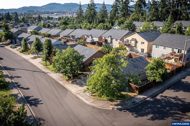 4898 Holly St, Springfield, OR 97478