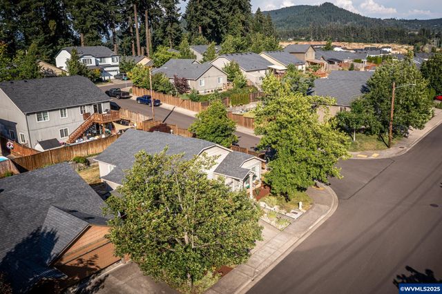 4898 Holly St, Springfield, OR 97478