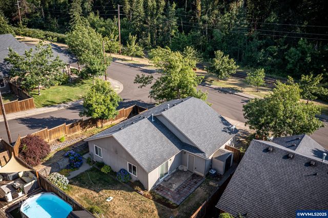 4898 Holly St, Springfield, OR 97478