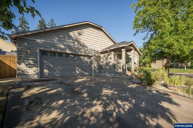 4898 Holly St, Springfield, OR 97478