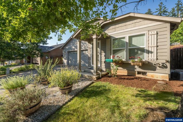4898 Holly St, Springfield, OR 97478