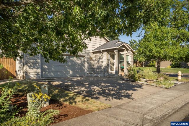 4898 Holly St, Springfield, OR 97478