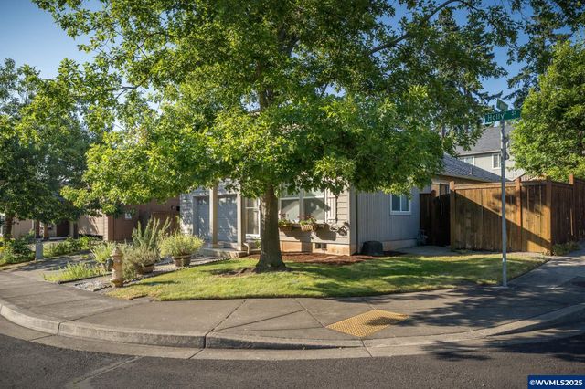 4898 Holly St, Springfield, OR 97478