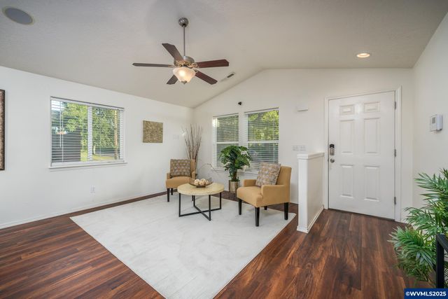 4898 Holly St, Springfield, OR 97478