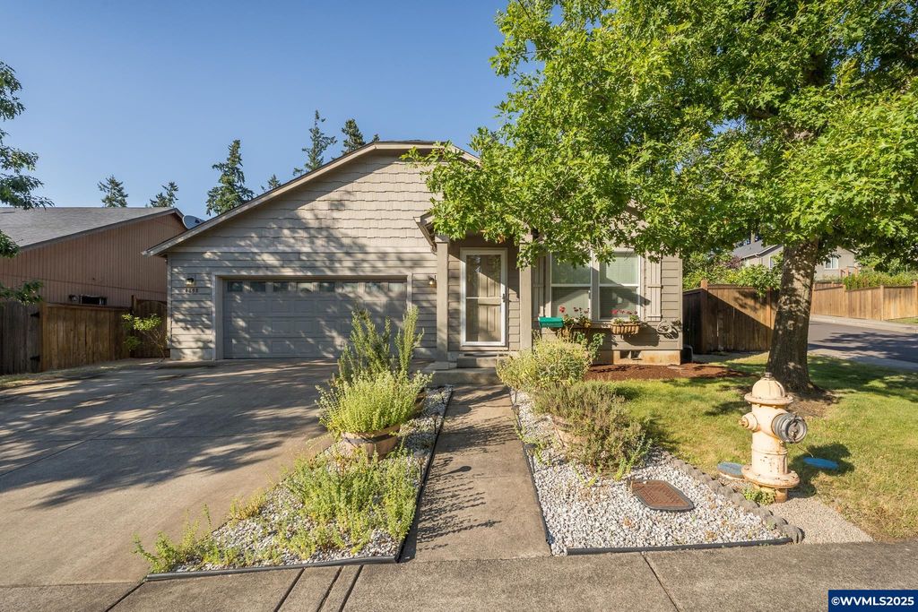 4898 Holly St, Springfield, OR 97478