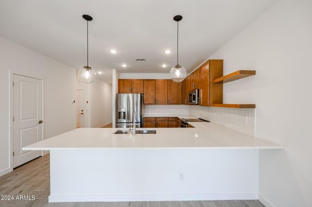 7811 N 79TH Drive, Glendale, AZ 85303