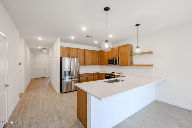 7811 N 79TH Drive, Glendale, AZ 85303