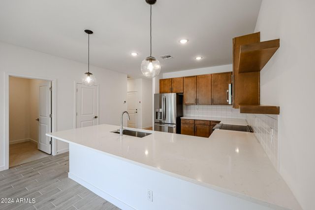 7811 N 79TH Drive, Glendale, AZ 85303