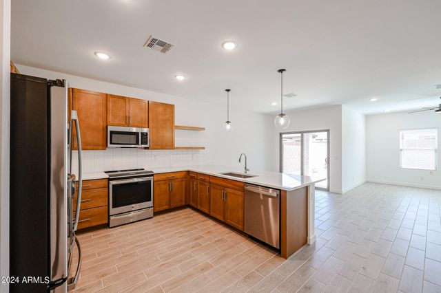 7811 N 79TH Drive, Glendale, AZ 85303