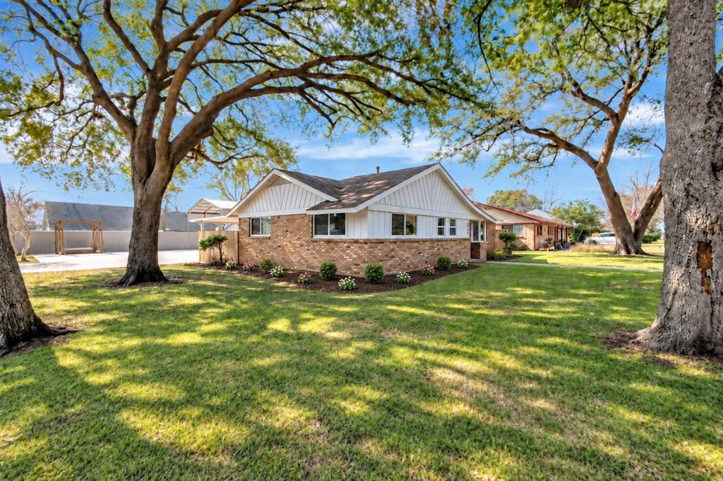 6540 Briley Drive, North Richland Hills, TX 76180 — photo 2