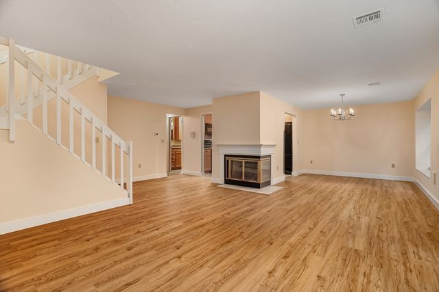 212 Ridgefield Cir 212B, Clinton, MA 01510