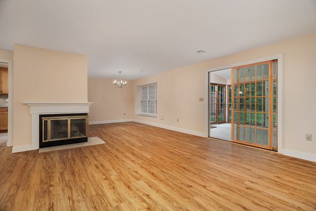 212 Ridgefield Cir 212B, Clinton, MA 01510