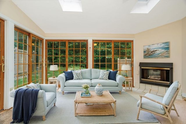 212 Ridgefield Cir 212B, Clinton, MA 01510