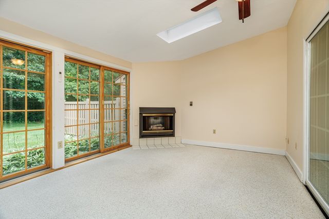 212 Ridgefield Cir 212B, Clinton, MA 01510
