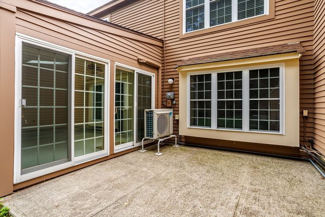 212 Ridgefield Cir 212B, Clinton, MA 01510