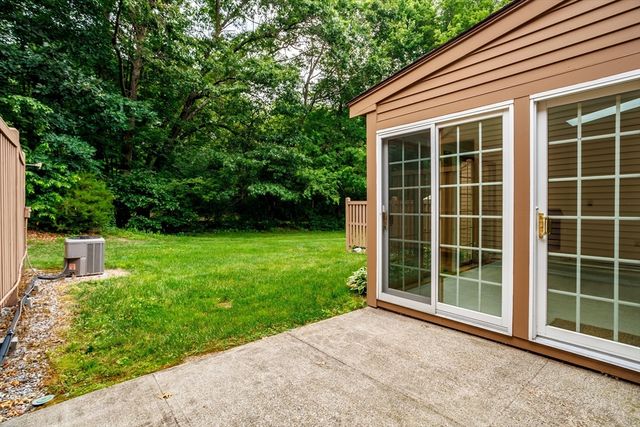 212 Ridgefield Cir 212B, Clinton, MA 01510