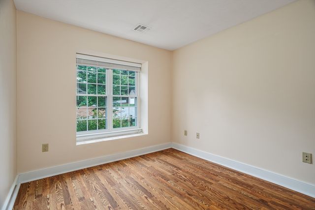 212 Ridgefield Cir 212B, Clinton, MA 01510