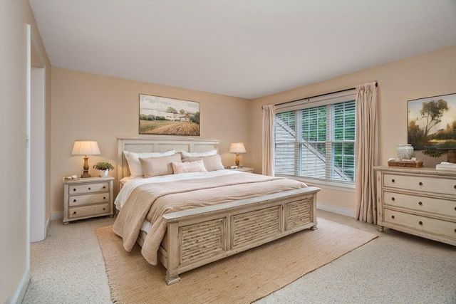 212 Ridgefield Cir 212B, Clinton, MA 01510