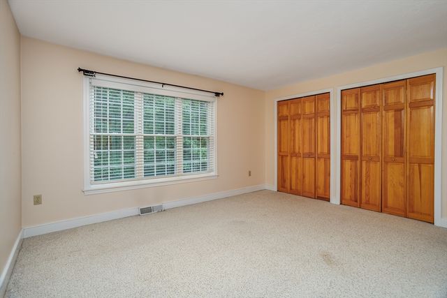 212 Ridgefield Cir 212B, Clinton, MA 01510